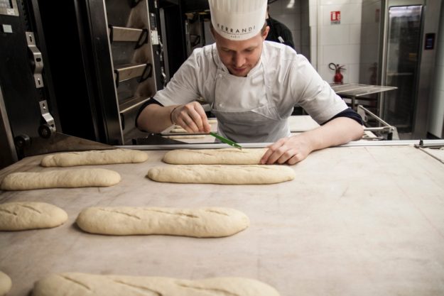 Backkurs Wien – Julian Kutos backt