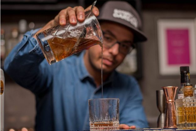 Bar-Hopping Wien – Cocktail eingiessen