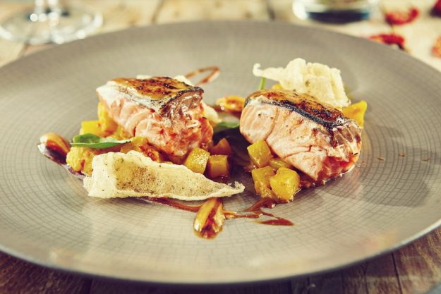 Fisch-Kochkurs Wien – rosa gebratener Lachs