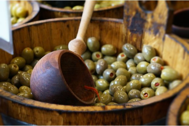 Kulinarische Stadtführung – Oliven im Fass