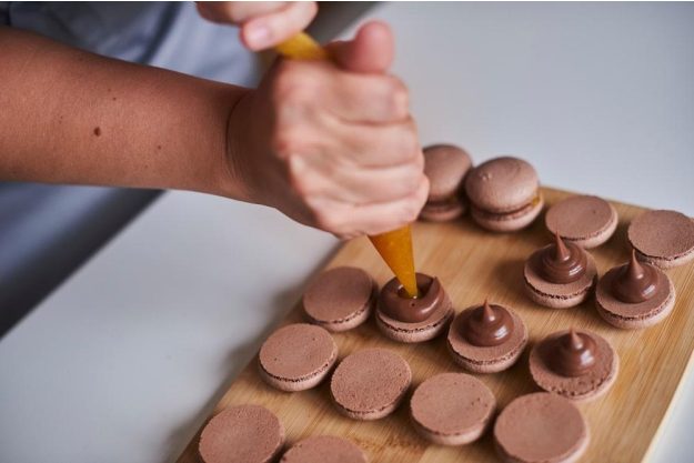 Macarons-Backkurs Wien: schokoladige Füllung