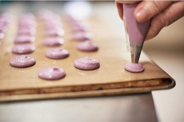 Macarons-Backkurs Wien: Teigkreise aufspritzen