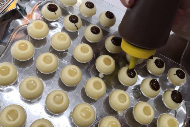 Pralinenkurs Wien – Pralinen befüllen