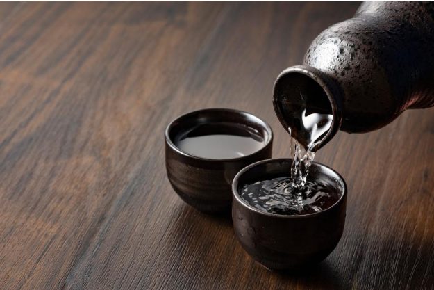Sake-Tasting Wien – Sake einschenken