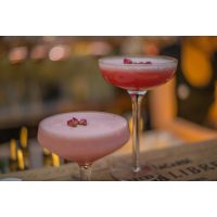 Bar-Hopping Wien – rosa Cocktails