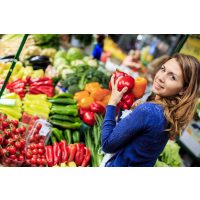 Österreichischer Kochkurs Wien – Frau auf dem Naschmarkt