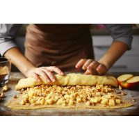 Österreichischer Kochkurs Wien – Apfelstrudel rollen