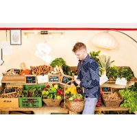 Vegetarischer Kochkurs Wien – Julian Kutos kauft Gemüse