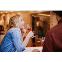 Weinseminar Wien – Frau trinkt Wein