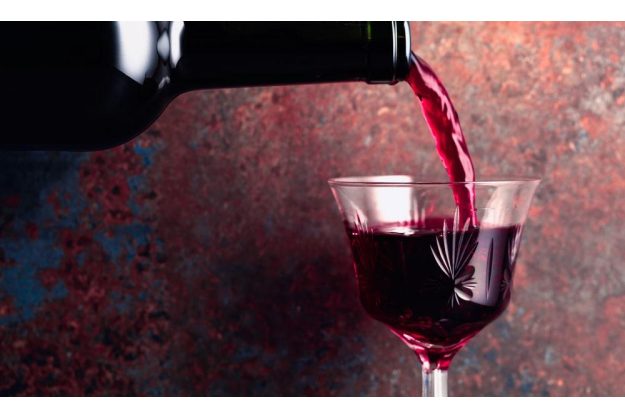 Portwein-Seminar Salzburg – einschenken in schönes Glas