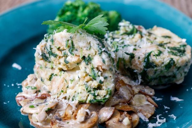 Kochkurs Salzburg –  Spinatknödel mit Pilzen