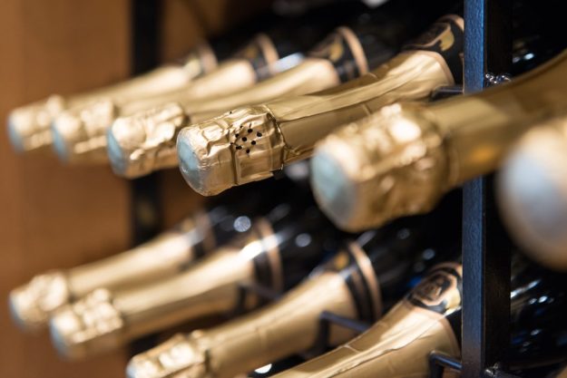 Schaumwein-Tasting Salzburg – Flaschenregal