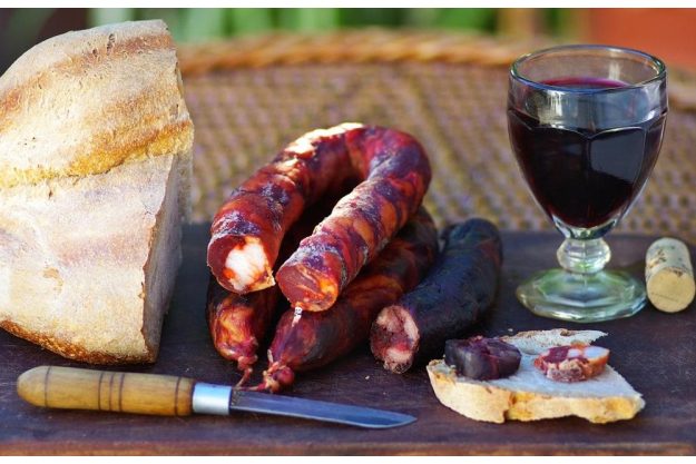 Wein-Tasting Salzburg – portugiesischer Rotwein mit Wurst und Brot