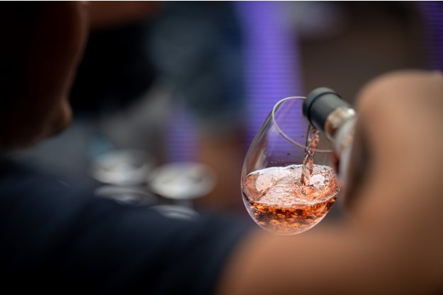 Weinprobe Salzburg – Rosé einschenken