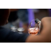 Weinprobe Salzburg – Rosé einschenken