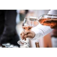 Weinprobe Salzburg – Roséwein einschenken