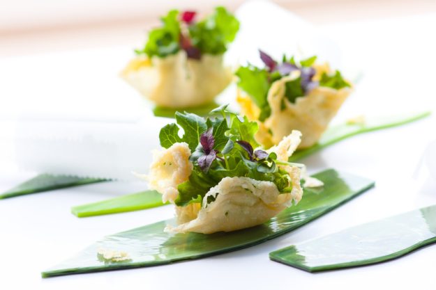 Teambuilding-Weinseminar - Salat im Teigmantel